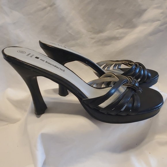 Heels. no Boundaries. 8.5 - Picture 3 of 5